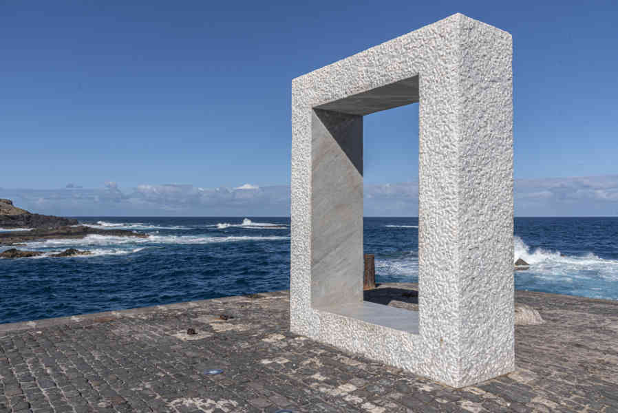 Tenerife 264 - Garachico - escultura Tensei Tenmoku.jpg